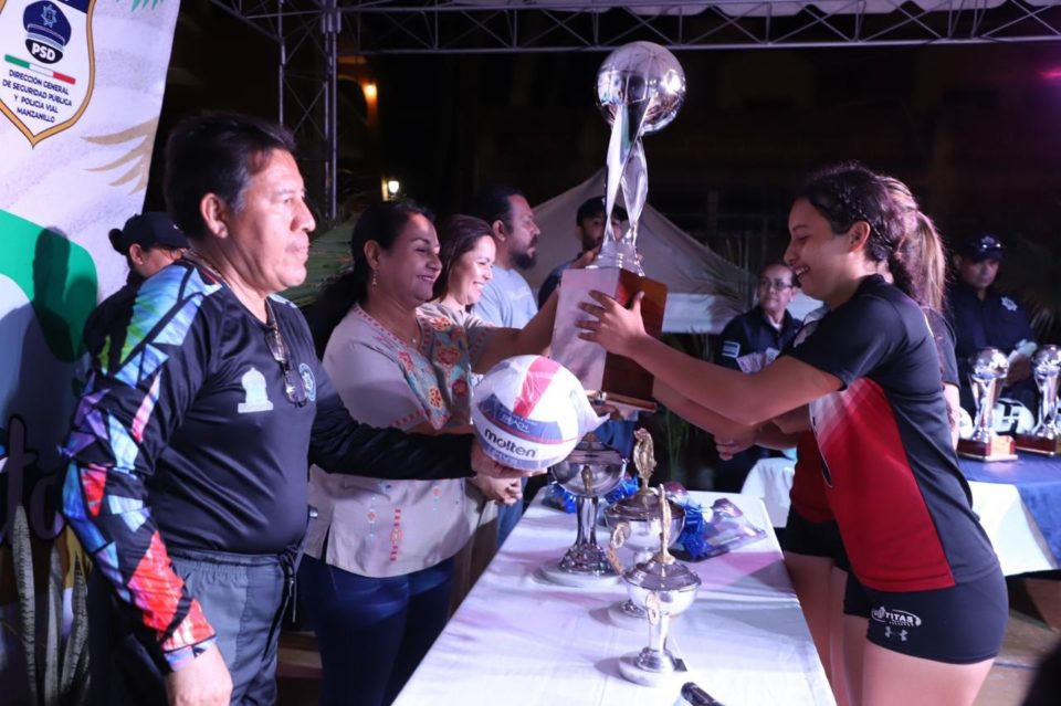 Casi $100 mil en premios entregó alcaldesa en el Festival de San Pedrito | El Noticiero de Manzanillo