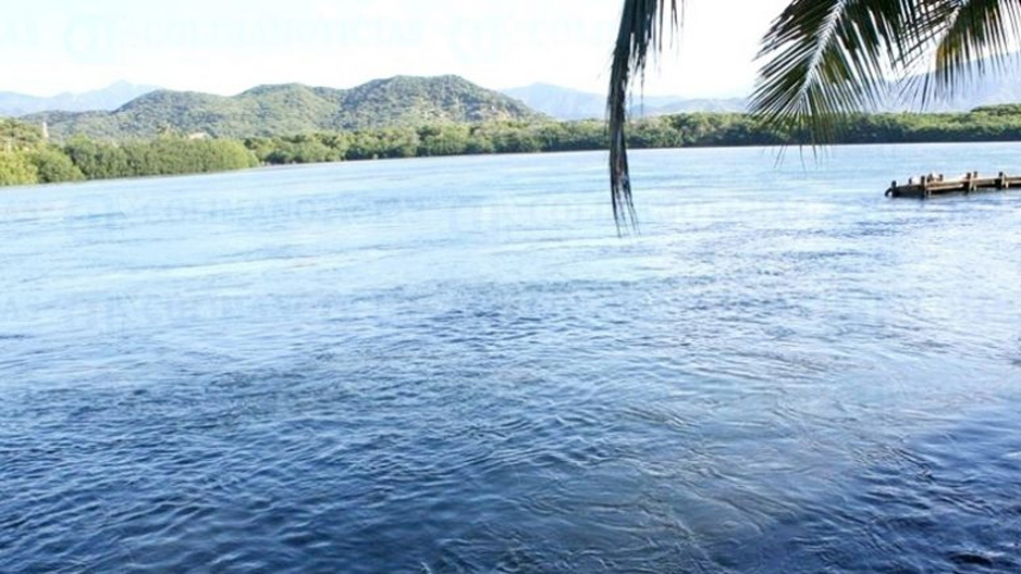 Pescadores conviven con enormes cocodrilos | El Noticiero de Manzanillo