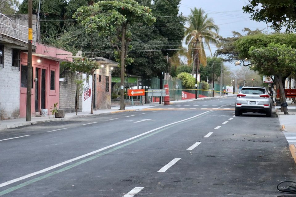 Entrega Tey obra que beneficia a la zona metropolitana