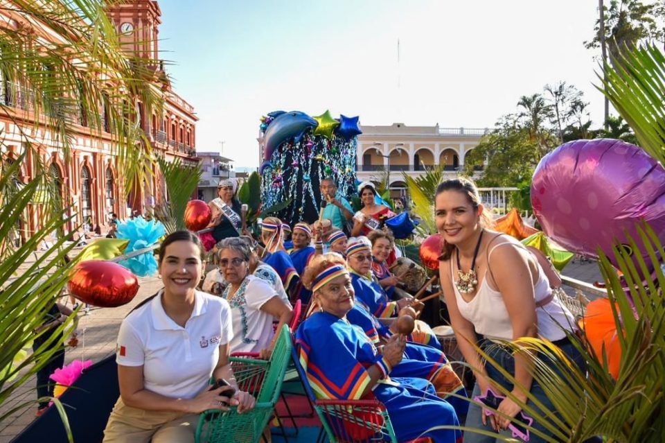 Participa DIF Estatal Colima en el Carnaval de Personas Adultas Mayores