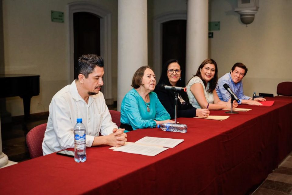 Recuerdan la vida y obra del maestro Rubén Martínez