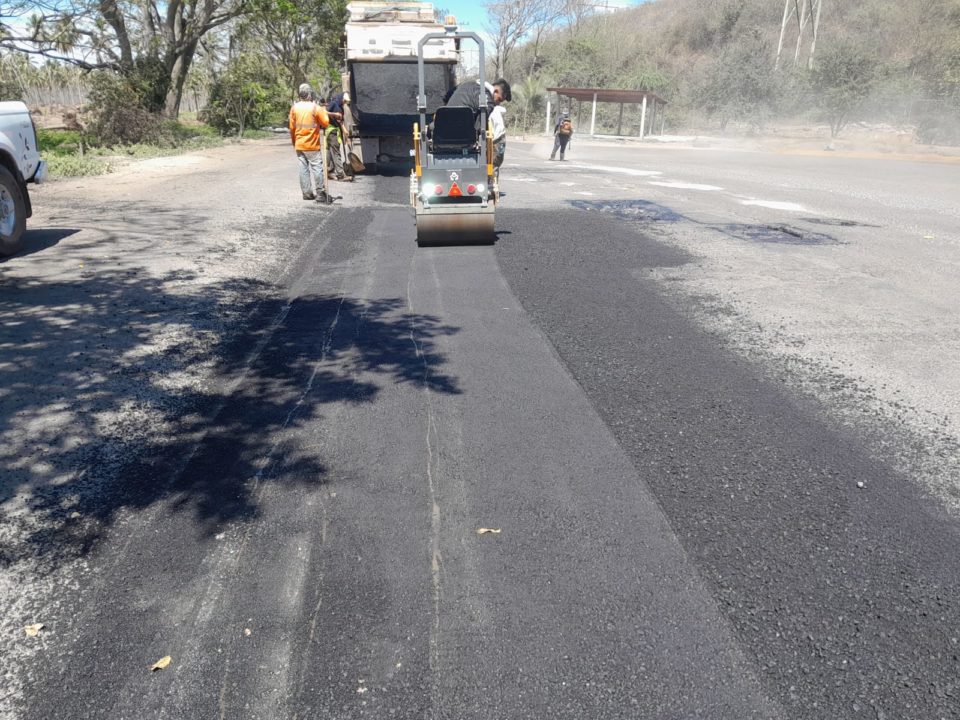 Seidum bachea más de 9 kilómetros en carreteras de Tecomán