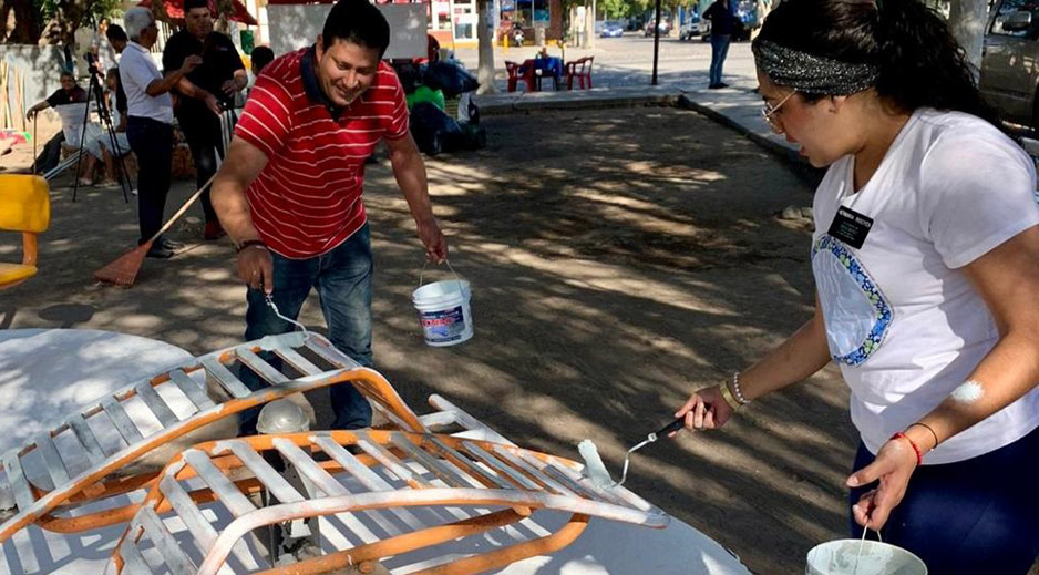 Vecinos, con apoyo del Dr. Memo Villa y Rubén Cárdenas, rehabilitan jardín de Nuevo Milenio | El Noticiero de Manzanillo