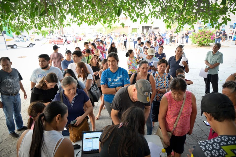 Celebra Ayuntamiento de Manzanillo Día Internacional de la Tierra dando en adopción cientos de árboles frutales