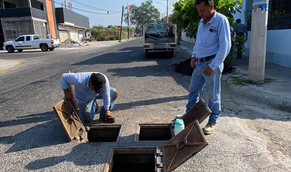 Ciapacov puso en Marcha “Desazolve y mantenimiento en cajas de válvulas” | El Noticiero de Manzanillo