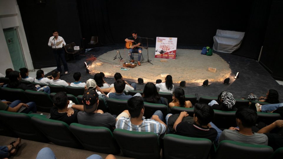 Con éxito se presentó la obra “Antígona González” en el segundo día de festejos municipales por el Día Internacional del Libro