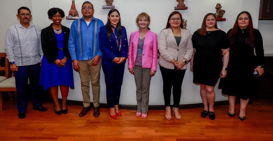 Indira acuerda con cónsules de EU atender temas de seguridad | El Noticiero de Manzanillo