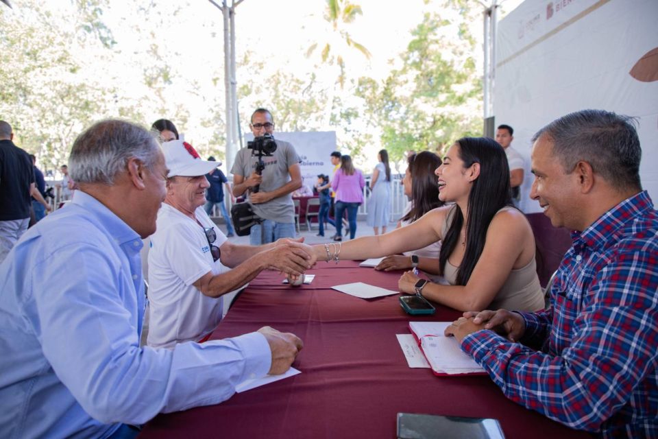 Indira llevó Diálogos Comunitarios a la colonia Fátima | El Noticiero de Manzanillo