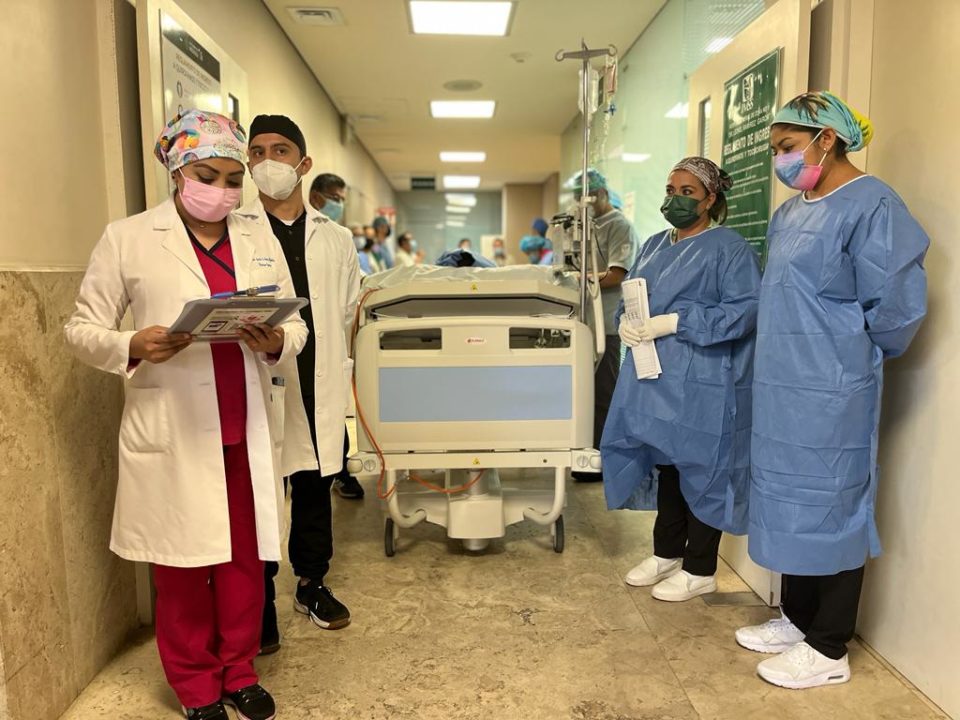 Lanza IMSS convocatoria a 29 mil 710 médicas y médicos jubilados para laborar en IMSS-Bienestar