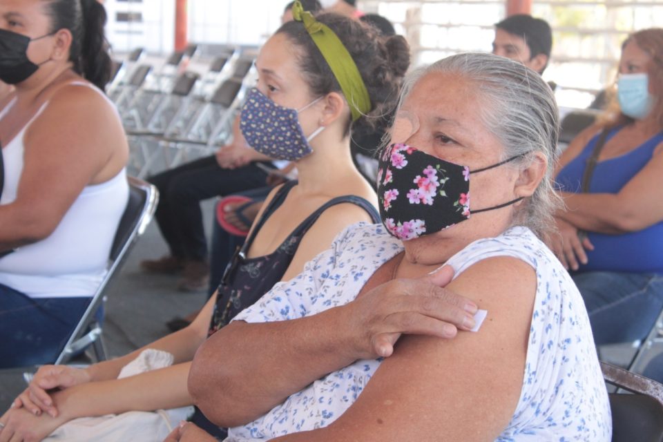 Salud Colima Recomiendan aplicarse tres vacunas contra Covid-19