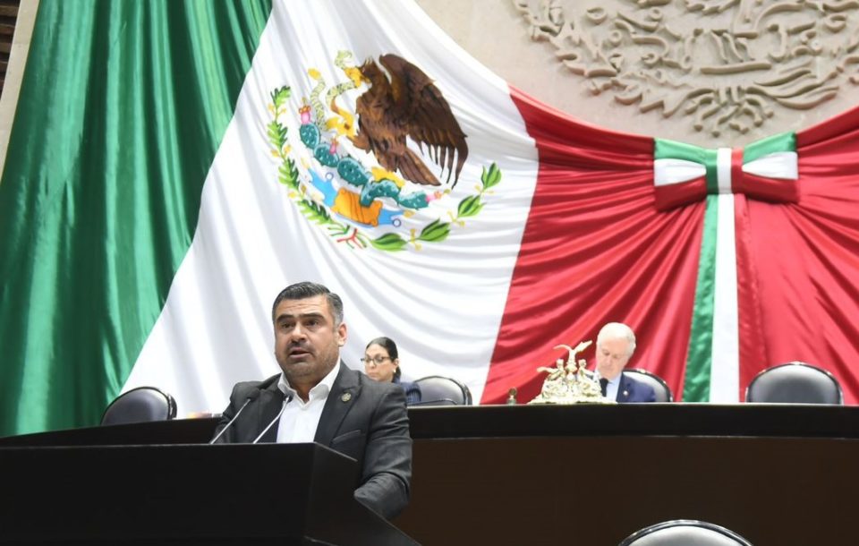 Trabajar defendiendo a México es un honor: Riult Rivera resaltó ante el Pleno de la Cámara de Diputados