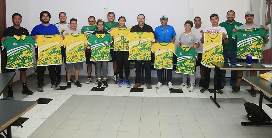 Entregan uniformes para el regional de Universiada | El Noticiero de Manzanillo