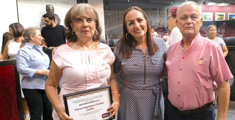 Entrega Congreso reconocimiento a María Magdalena Robles Castillo | El Noticiero de Manzanillo