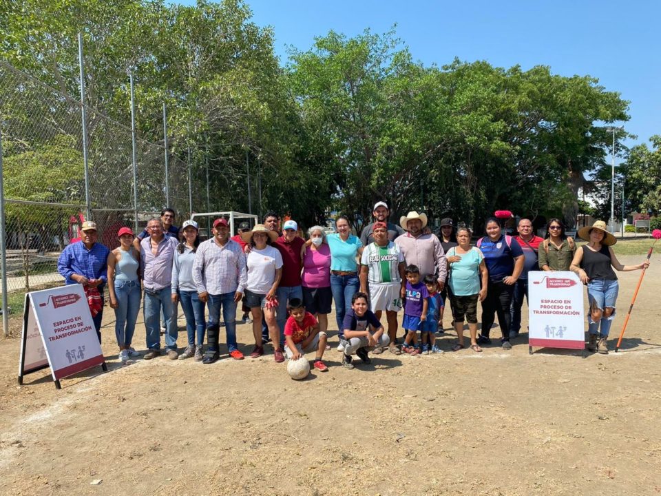 Karen Jurado, Vladimir Parra y vecinos participan en rescate de espacio público de Villas del Oro en VdeA | El Noticiero de Manzanillo