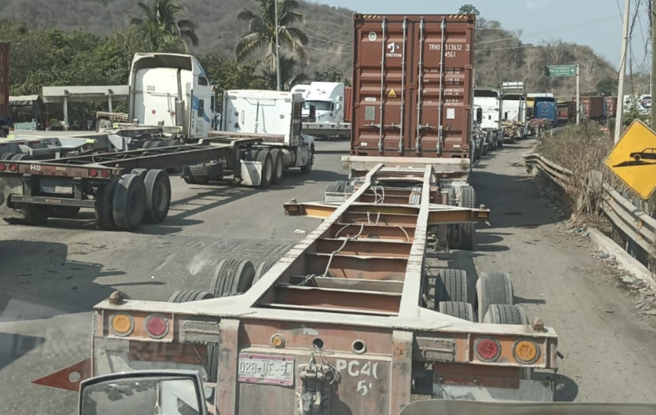 Bloqueados los accesos a la ciudad por actividad portuaria | El Noticiero de Manzanillo