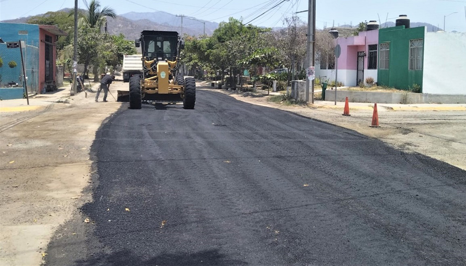 Inician trabajos de pavimentación de la calle Octavio Paz en Salagua | El Noticiero de Manzanillo