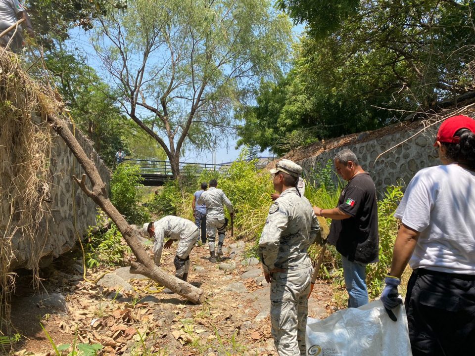 Concluyen Sedena, GN y PC Villa de Álvarez limpieza del arroyo Pereyra | El Noticiero de Manzanillo