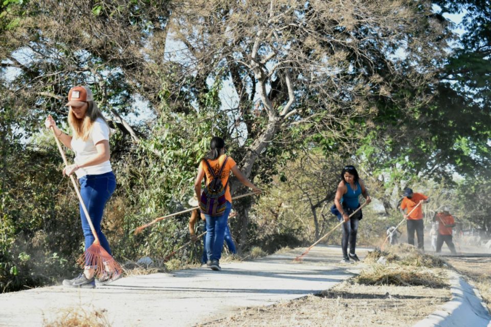 Encabeza Tey Gutiérrez brigada de limpieza en Puertas de Rolón