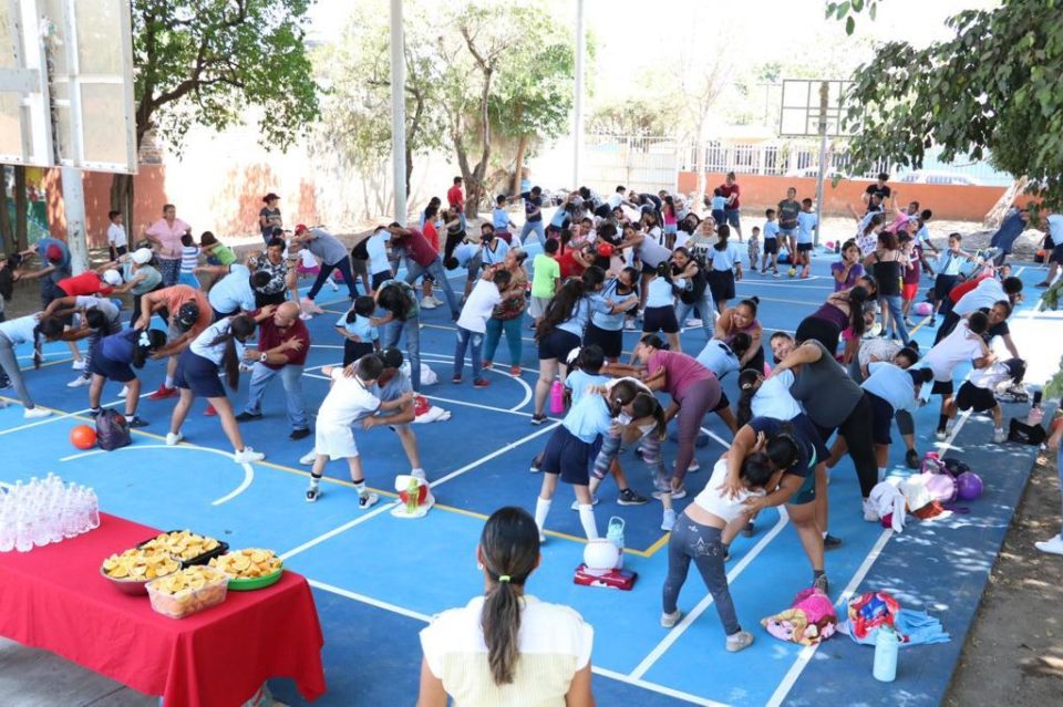 Exitosa jornada de matrogimnasia en la Primaria Morelos de Comala