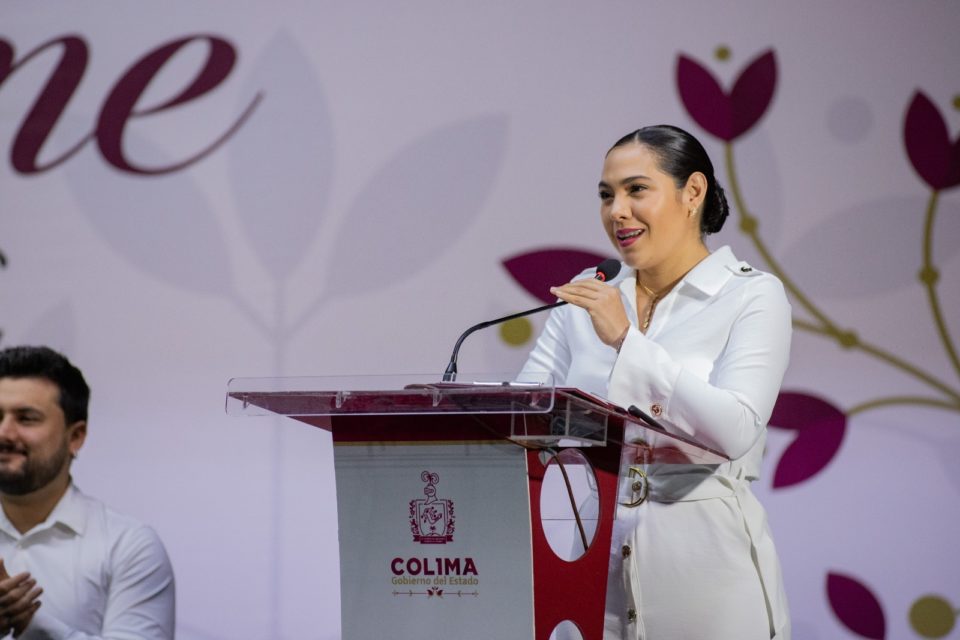 Indira anuncia ColiBecas Computadoras para maestras y maestros colimenses