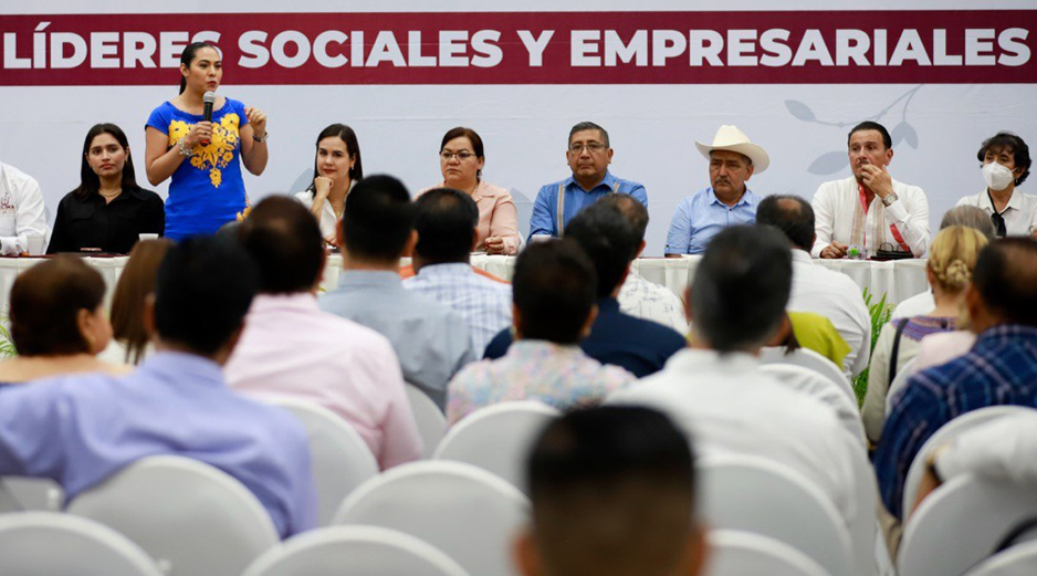 Indira escucha inquietudes de líderes sociales y empresariales de Manzanillo | El Noticiero de Manzanillo