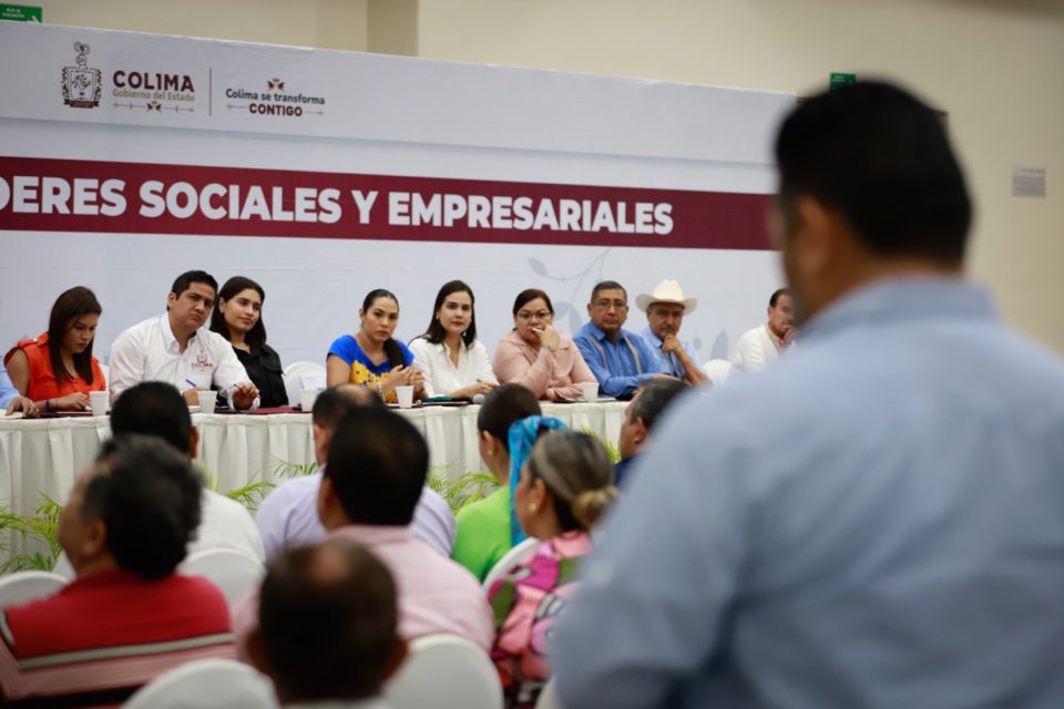 Indira escucha inquietudes y planteamientos de líderes sociales y empresariales de Manzanillo