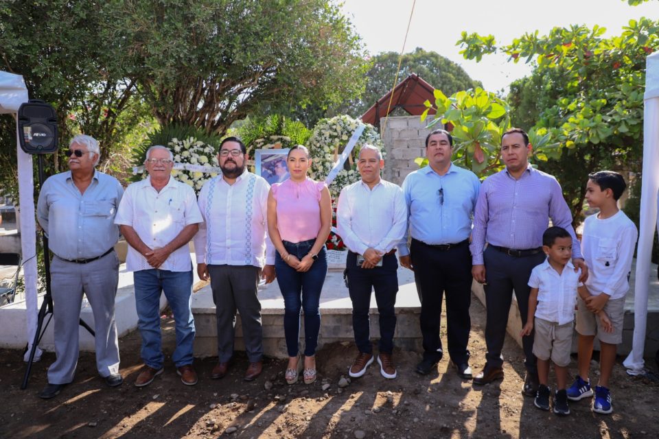 Indira participa en el noveno aniversario luctuoso de Humberto Silva | El Noticiero de Manzanillo