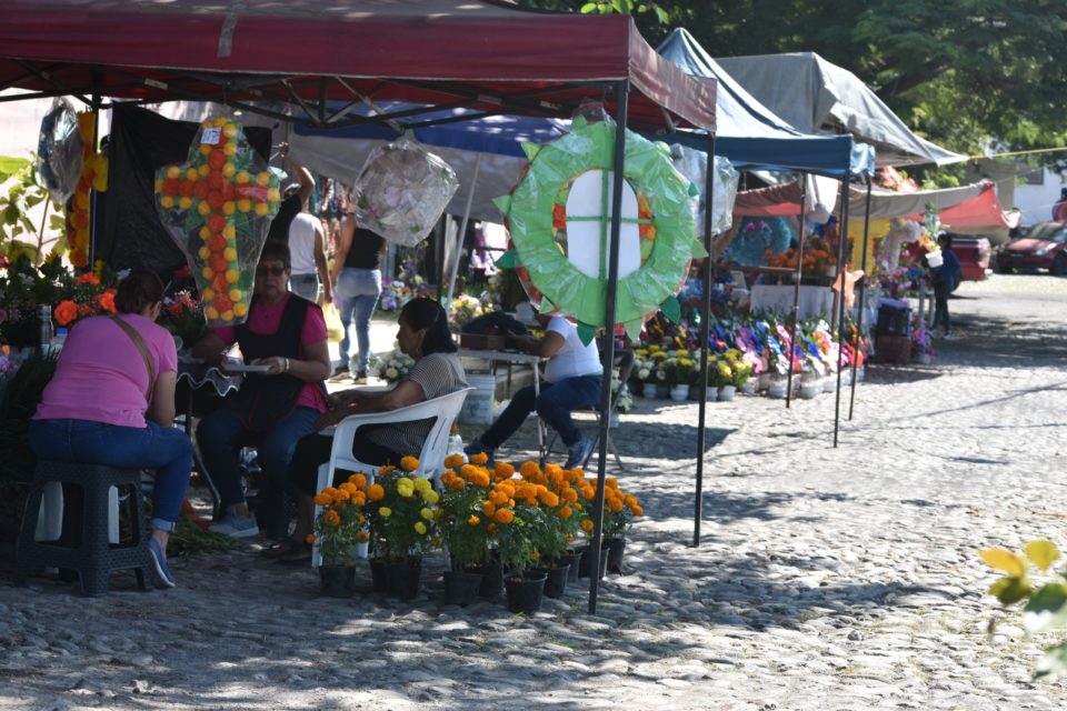 Listos los panteones de la Villa para recordar a las mamás ausentes