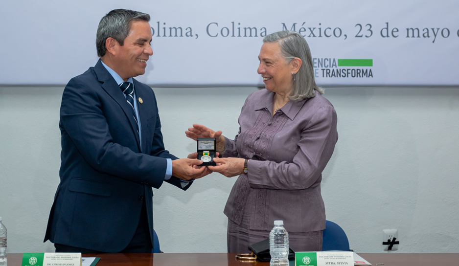 Otorga Universidad Doctorado Honoris Causa a Sylvia Schmelkes | El Noticiero de Manzanillo