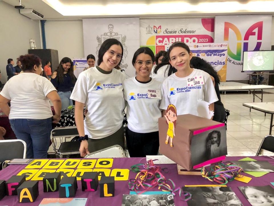 Participan estudiantes de Derecho en Expociencias Colima 2023