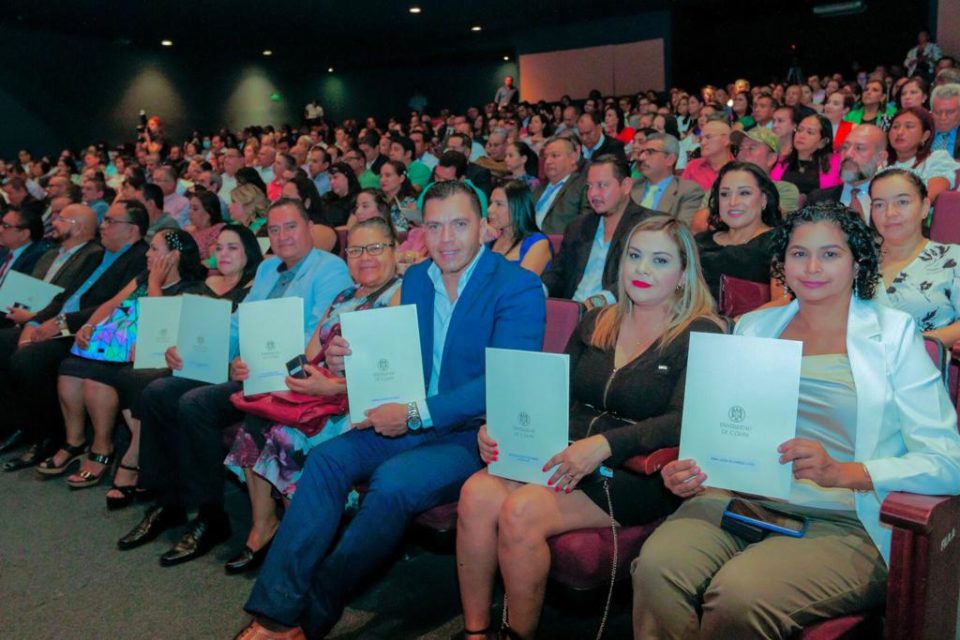 Reconoce UdeC a mejores docentes y a trabajadores con 15, 20 y 25 años de servicio