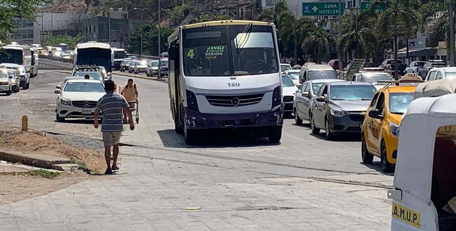 Caos vial en el centro de Manzanillo por Día de la Marina | El Noticiero de Manzanillo