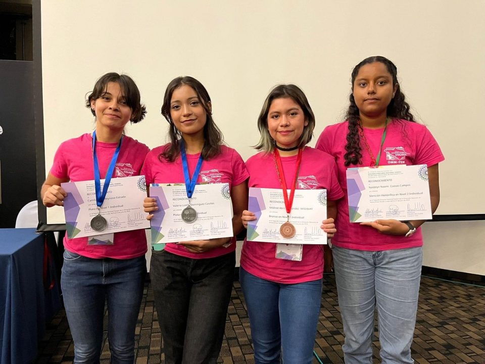 Ganan alumnas medallas de plata y bronce en concurso nacional de matemáticas | El Noticiero de Manzanillo