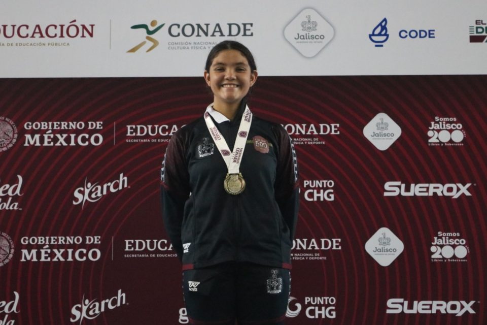 Cesia Dueñas gana medalla de oro para Colima en natación de Nacionales