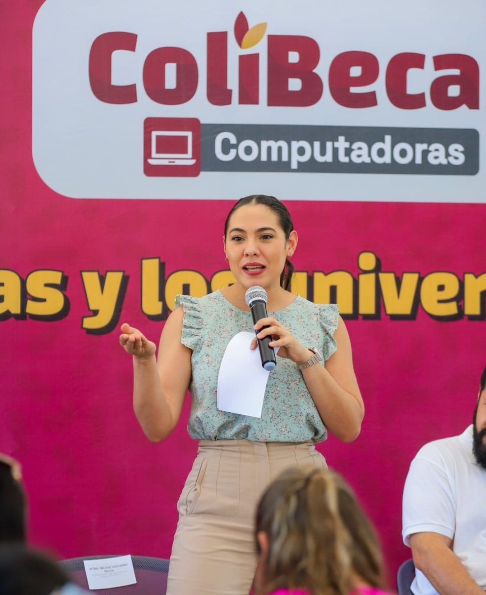 En Armería, Indira anunció laptops gratuitas de prestigiada marca para alumnado de nivel profesional