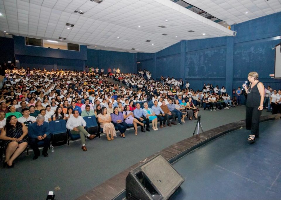 Es importante educar nuestros sentimientos: Ivonne Klein