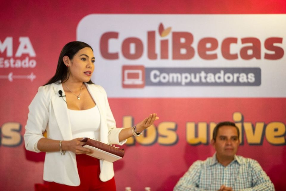 Gobernadora anuncia computadoras gratis a estudiantes de UdeC