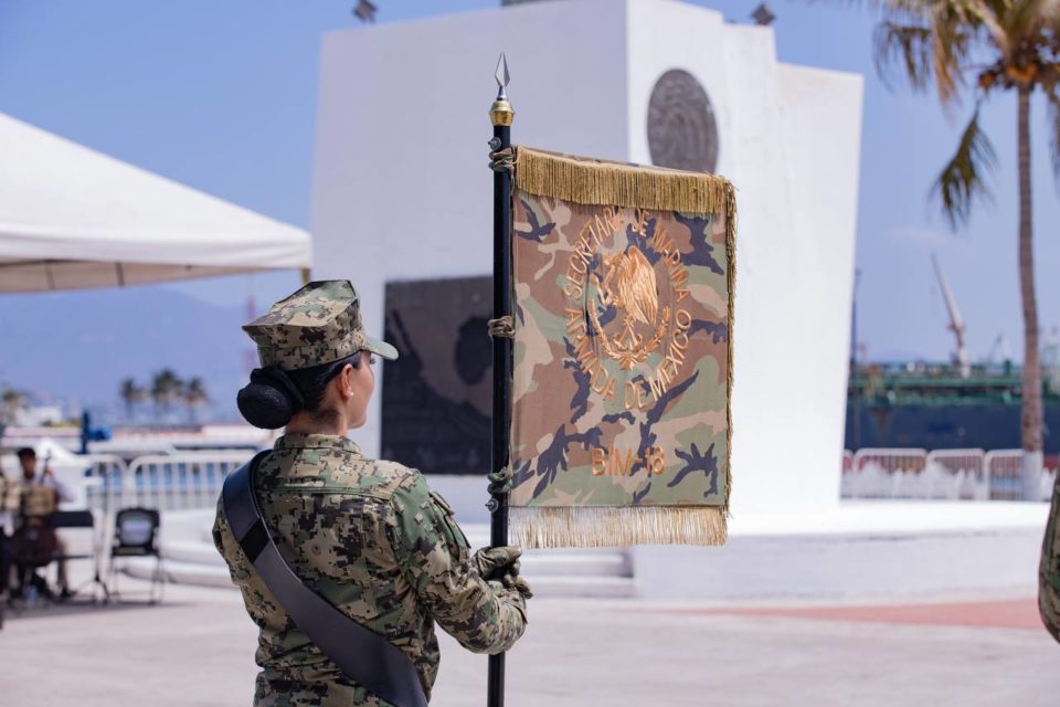 Gobernadora participa en ceremonia por Día de la Marina Nacional