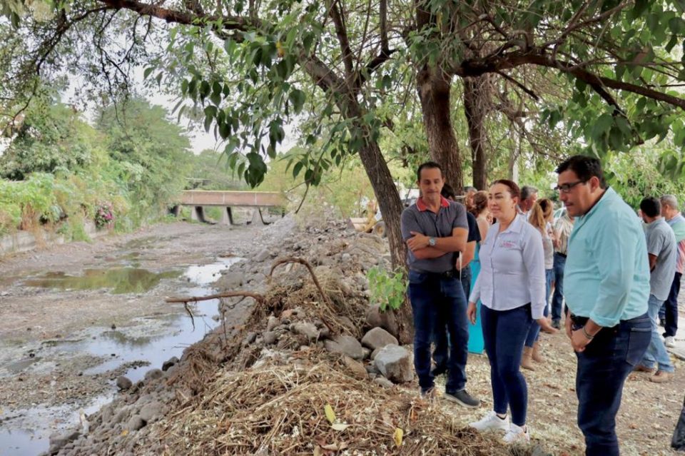 Tey Gutiérrez supervisa avances de desazolve en arroyo Pereyra