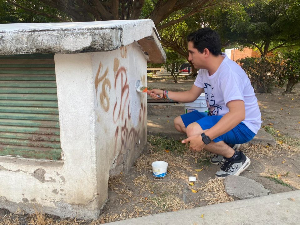 Vladimir Parra y vecinos de Villas San José de VdeA rescatan espacio público