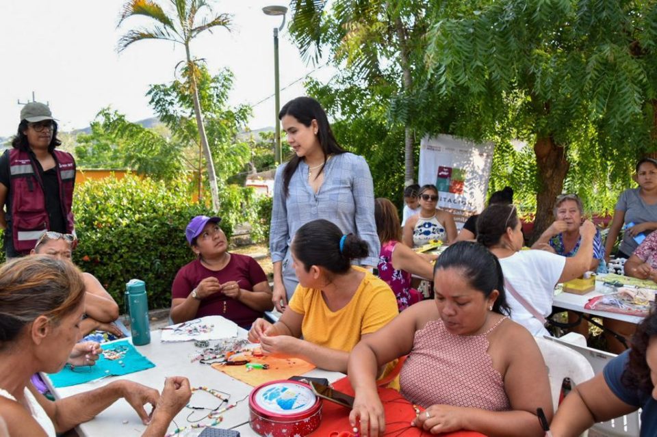 DIF Estatal Colima beneficia a casi 2,400 personas con talleres productivos