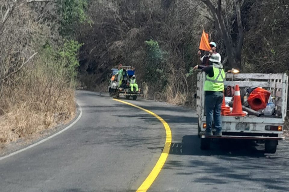Gobierno Colima continúa acciones preventivas en carreteras, por temporal de lluvias