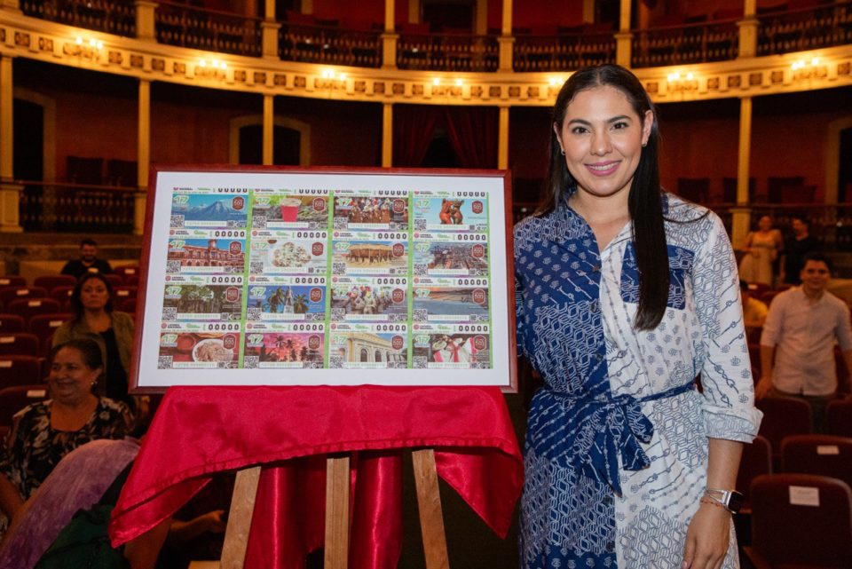 Indira y Lotería Nacional develan billete conmemorativo a los 500 años de la fundación de Colima