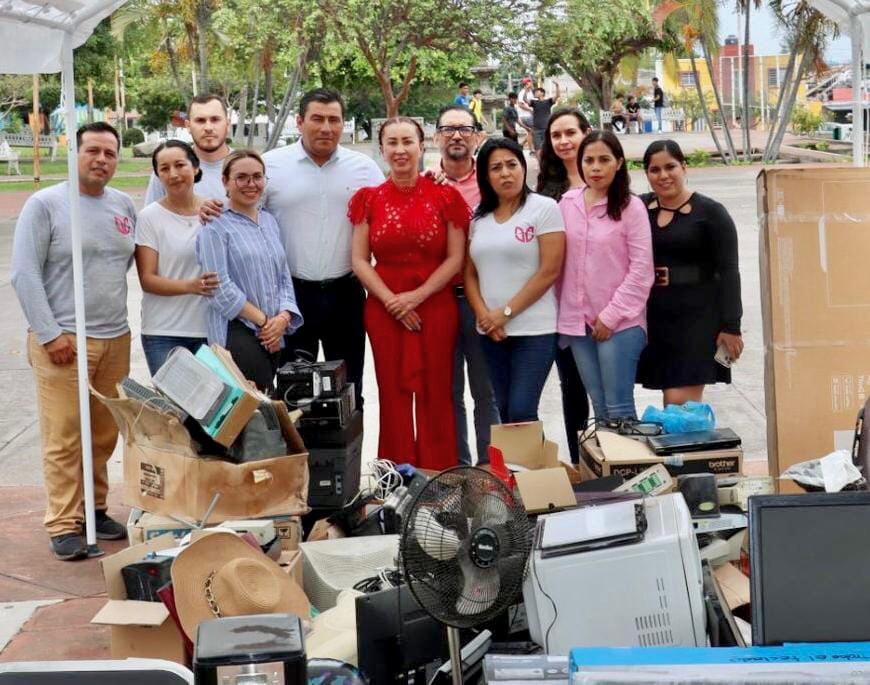 Recaban casi 1 tonelada de residuos electrónicos en 2do Reciclón de Villa de Álvarez